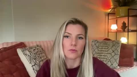 Zoeydanner online show from 02/18/26, 09:44