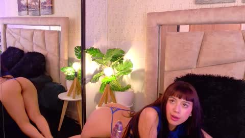 Snapshot of zoeylennox_ chatting on 11/27/25, 12:24 Zoey online show from 11/27/25, 12:24