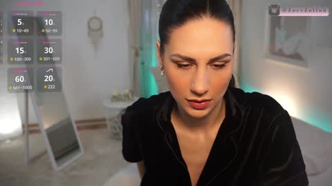 zoezolton online show from 01/01/25, 05:22