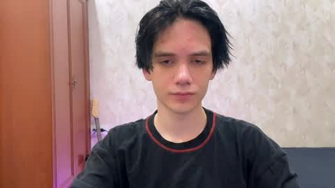 Snapshot of zombde32 chatting on 05/18/26, 12:29 Zombdeeeee online show from 05/18/26, 12:29