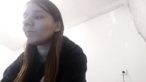 Snapshot of zonalecea chatting on 10/27/25, 07:40 Mona online show from 10/27/25, 07:40