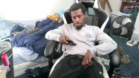 Snapshot of zoneingout chatting on 11/06/25, 07:48 zoneingout online show from 11/06/25, 07:48