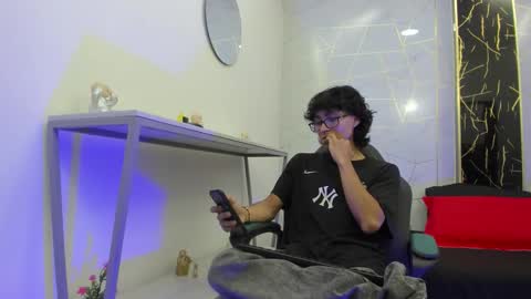     online show from 11/28/25, 07:27