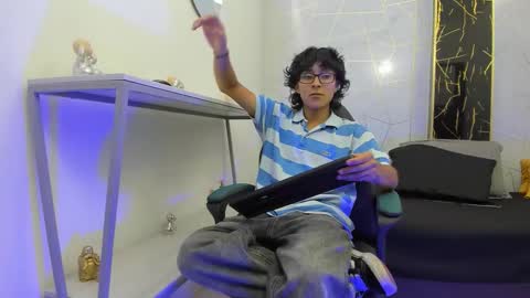     online show from 12/01/25, 07:30