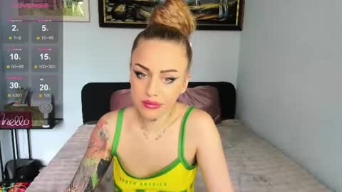 Snapshot of zorynvaal chatting on 06/24/26, 12:26 Mia online show from 06/24/26, 12:26