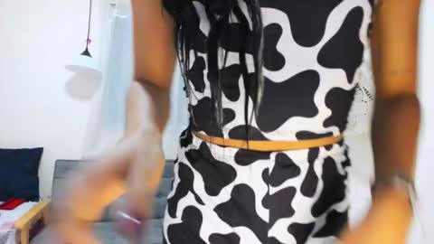 Snapshot of zou_quira chatting on 10/15/25, 02:50 zou_quira online show from 10/15/25, 02:50