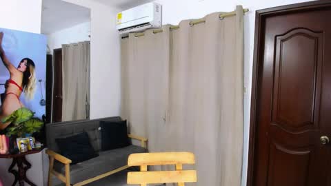 zou_quira online show from 02/22/26, 12:47