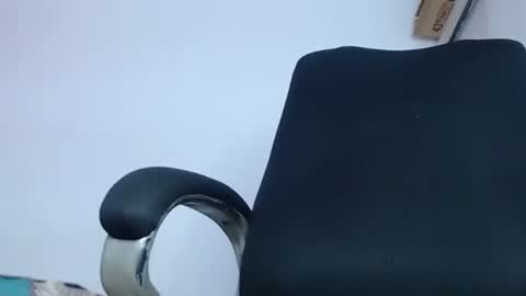 Snapshot of zousxxx chatting on 11/17/25, 09:31 zousxxx online show from 11/17/25, 09:31