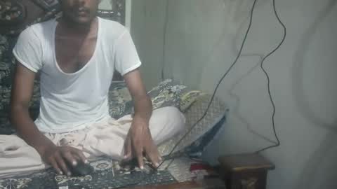 Snapshot of zoyakhan803 chatting on 09/19/25, 12:34 zoyakhan803 online show from 09/19/25, 12:34