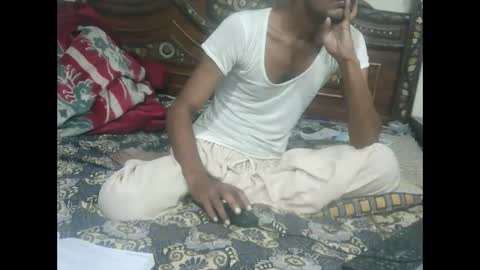 Snapshot of zoyakhan803 chatting on 10/14/25, 09:15 zoyakhan803 online show from 10/14/25, 09:15