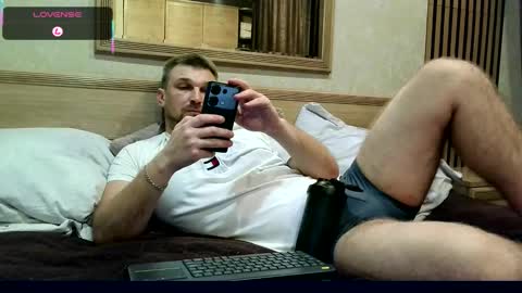 ztigrousz online show from 12/17/25, 04:02