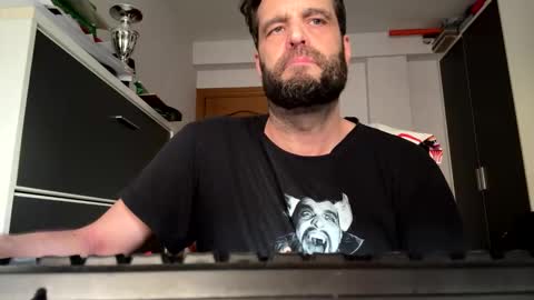 zurdineno online show from 05/31/26, 06:09