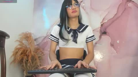 Zuri Lux online show from 11/23/25, 09:58