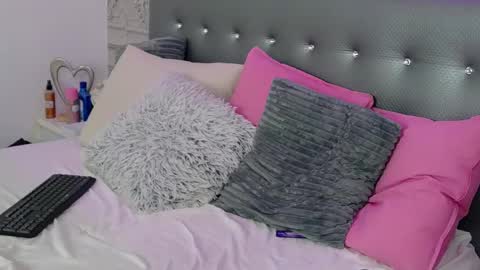 zurisaint online show from 01/12/26, 06:13