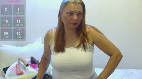 Snapshot of zyra_vex chatting on 05/25/26, 11:00 Zyra Vex online show from 05/25/26, 11:00