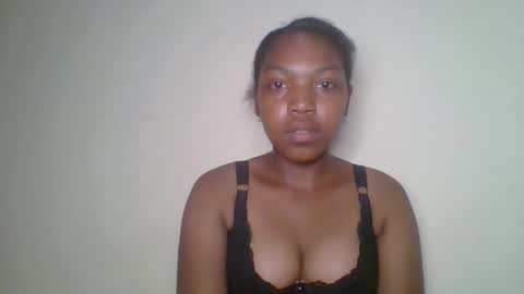 zyraelle_01 online show from 04/17/26, 08:12