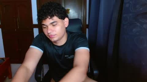 Snapshot of zyrosxk chatting on 04/22/26, 07:00 antonio felipe online show from 04/22/26, 07:00