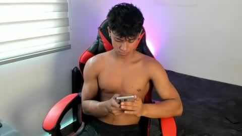 zyzz_1812 online show from 06/04/26, 06:47