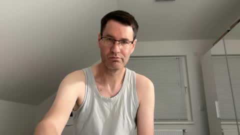 Snapshot of zzz123_cam chatting on 05/23/26, 03:27 zzz123_cam online show from 05/23/26, 03:27