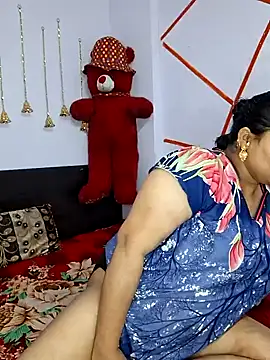 Snapshot of MOM-SUN-COUPLE chatting on 01/26/25, 03:36 MOM-SUN-COUPLE online show from 01/26/25, 03:36