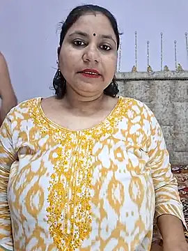 Snapshot of MOM-SUN-COUPLE chatting on 03/21/25, 05:23 MOM-SUN-COUPLE online show from 03/21/25, 05:23