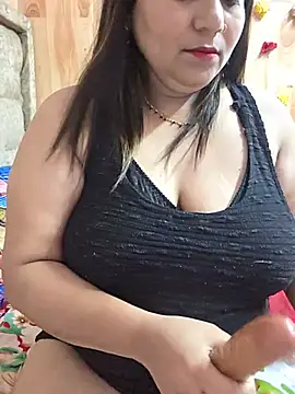 Snapshot of MOM-SUN-COUPLE chatting on 06/14/26, 08:16 MOM-SUN-COUPLE online show from 06/14/26, 08:16