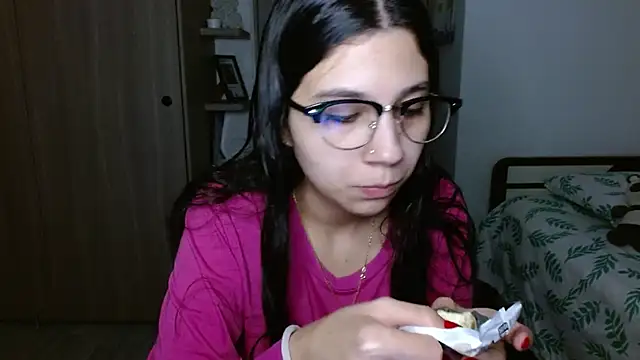 mia  lopez  online show from 12/03/25, 12:51