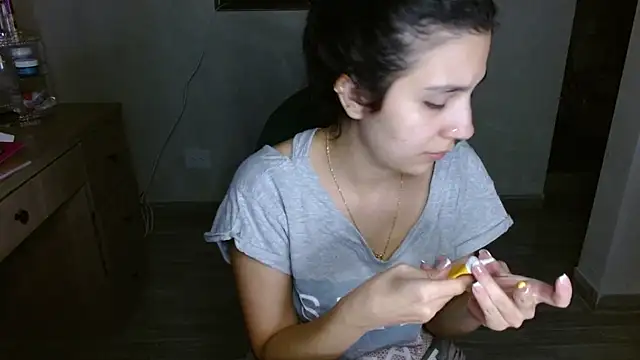 Snapshot of mia__lopez_ chatting on 06/30/26, 04:13 mia lopez online show from 06/30/26, 04:13