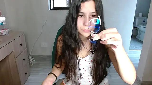 Snapshot of mia__lopez_ chatting on 07/15/26, 10:26 mia lopez online show from 07/15/26, 10:26