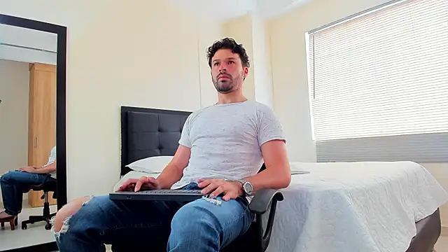 Snapshot of alexman_fuck chatting on 10/22/25, 05:13 alexman fuck online show from 10/22/25, 05:13