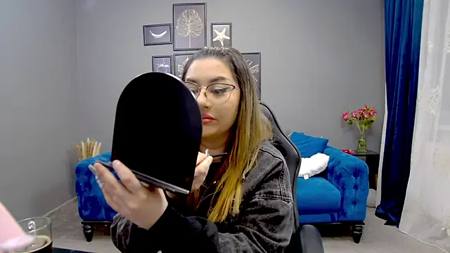 Snapshot of Katewalker_ chatting on 03/03/25, 06:01 Katewalker online show from 03/03/25, 06:01