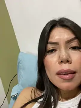 Snapshot of martina_contreras chatting on 03/11/25, 08:09 martina contreras online show from 03/11/25, 08:09