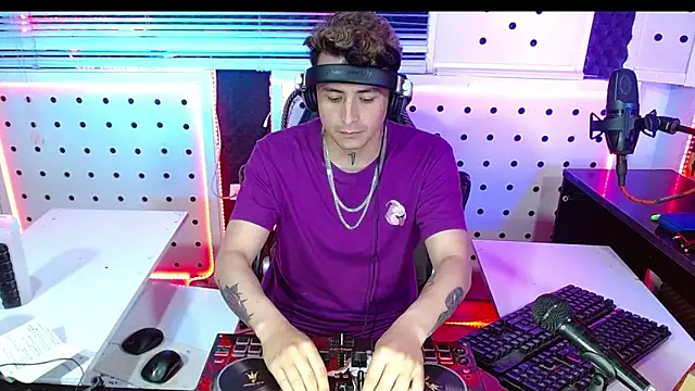 Darko0717 online show from 10/25/25, 02:08