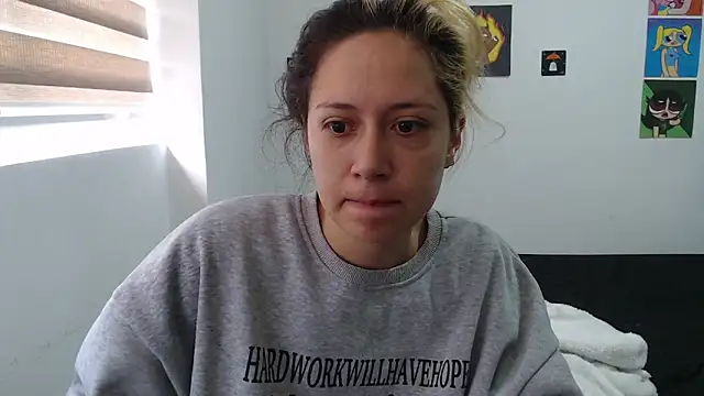 Snapshot of MommyMiaWs chatting on 10/12/25, 02:05 MommyMiaWs online show from 10/12/25, 02:05