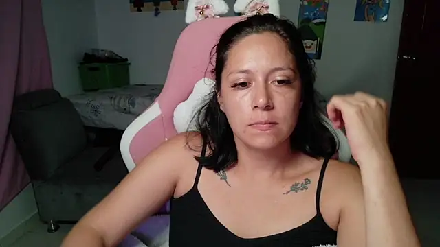 Snapshot of MommyMiaWs chatting on 07/15/26, 02:39 MommyMiaWs online show from 07/15/26, 02:39