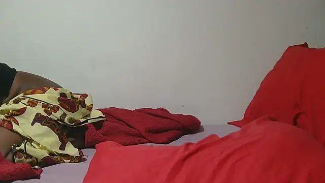 sluttylaura21 online show from 09/17/25, 04:52