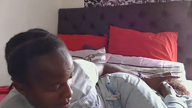 sluttylaura21 online show from 11/05/25, 01:22