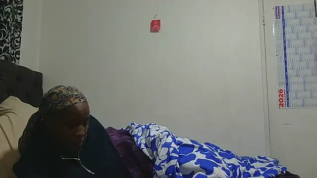 sluttylaura21 online show from 06/04/26, 05:08
