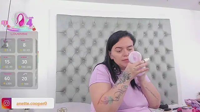 anette cooper online show from 10/18/25, 03:42