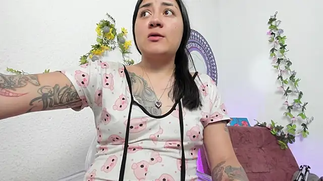 Hanna moore1 online show from 02/05/25, 10:22