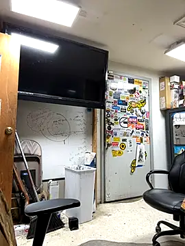 Snapshot of tank32s chatting on 12/04/24, 08:23 tank32s online show from 12/04/24, 08:23