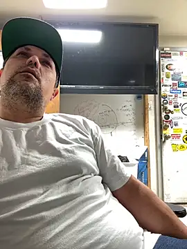 Snapshot of tank32s chatting on 12/08/24, 10:19 tank32s online show from 12/08/24, 10:19