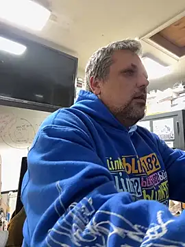 Snapshot of tank32s chatting on 12/10/24, 09:55 tank32s online show from 12/10/24, 09:55