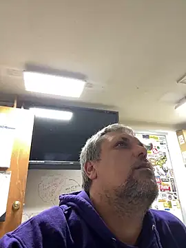 Snapshot of tank32s chatting on 12/12/24, 10:34 tank32s online show from 12/12/24, 10:34