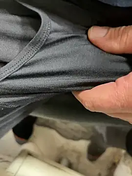 Snapshot of tank32s chatting on 12/14/24, 09:29 tank32s online show from 12/14/24, 09:29