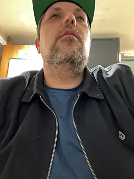 Snapshot of tank32s chatting on 12/21/24, 10:28 tank32s online show from 12/21/24, 10:28