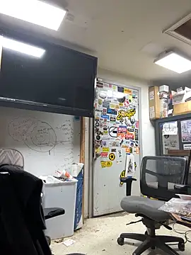 Snapshot of tank32s chatting on 12/26/24, 07:24 tank32s online show from 12/26/24, 07:24