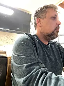 Snapshot of tank32s chatting on 01/04/25, 09:00 tank32s online show from 01/04/25, 09:00