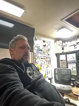 Snapshot of tank32s chatting on 03/10/25, 07:32 tank32s online show from 03/10/25, 07:32