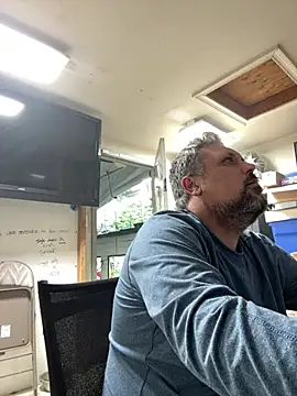 Snapshot of tank32s chatting on 03/15/25, 09:41 tank32s online show from 03/15/25, 09:41